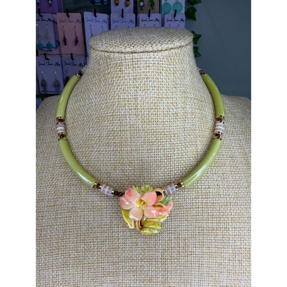 Green Floral Statement Necklace Carved Flower Pendant Tropical Beaded Choker